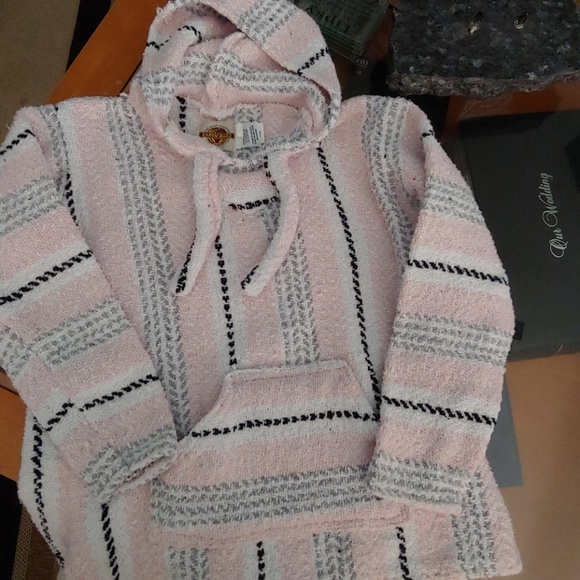 Poncho - Picture 3 of 4